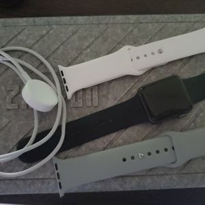 Apple Watch Series 3 38mm w/GPS